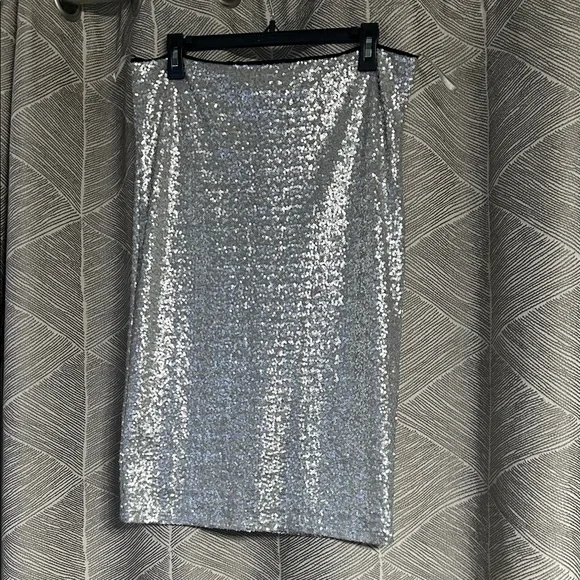 VENUS Silver Sequin Pencil Skirt - Picture 1 of 3